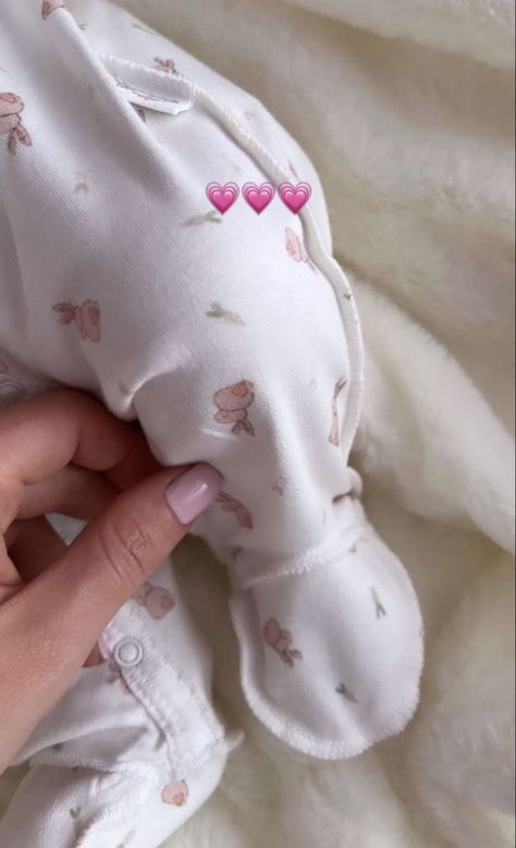 Newborn Girl Aesthetic, Newborn Baby Girl Aesthetic, Baby Fever Newborn, Newborn Baby Aesthetic, Baby Fever Aesthetic, Bebes Aesthetic, Newborn Aesthetic, Aesthetic Newborn, Baby Girl Aesthetic