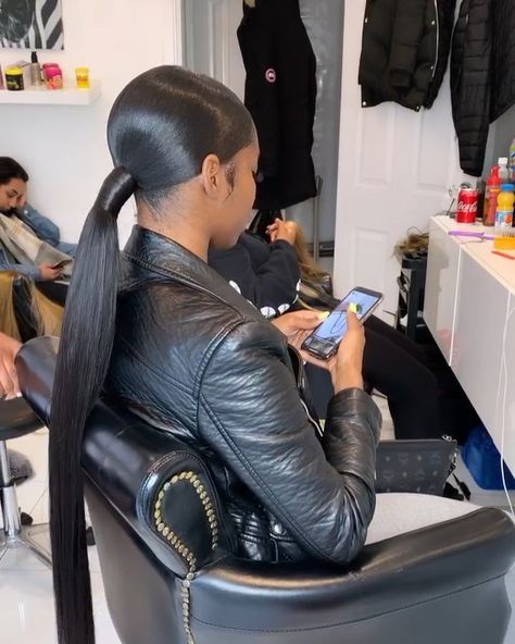 MELL’ROSE on Instagram: “❣️MIDDLE PART SLEEK PONYTAIL❣️ (Natural hair!!!) (No need to Relax) NO GEL USED - hair is not left flakey! 1 straight bundle used 30inches…” Sleek Ponytail Natural Hair, Middle Part Sleek Ponytail, Middle Part Ponytail Black Women, Middle Part Ponytail, Ponytail Black Women, Ponytail Natural Hair, Part Ponytail, Goddess Hair, Sleek Ponytail Hairstyles