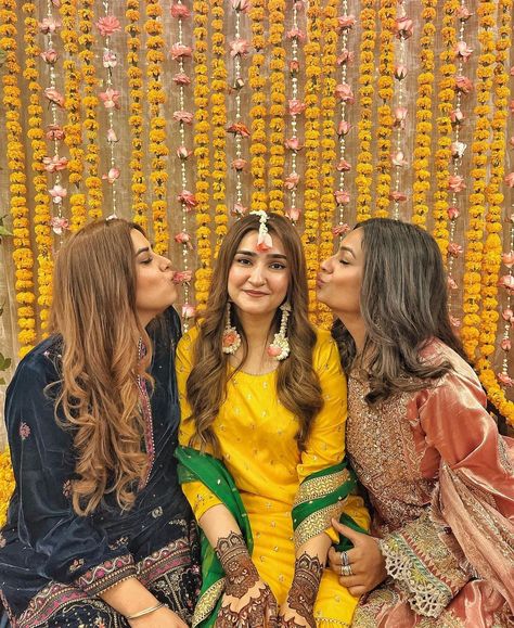 Haldi Photoshoot With Friends, Mehendi Photoshoot, Haldi Photoshoot, Mehendi Photography, Bridesmaid Poses, Love Is The Answer, Sisters Photoshoot Poses, Haldi Outfits, Bride Photos Poses