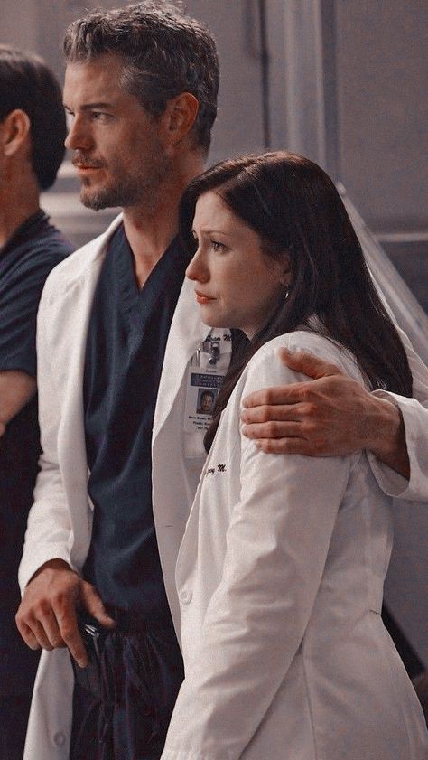 Mark Greys Anatomy, Lexie Grey Wallpaper, Lexi Greys Anatomy, Mark Sloan Aesthetic, Greys Anatomy Lexie, Sloan Aesthetic, Greys Anatomy Christina, Greys Anatomy Wallpaper, Grey's Anatomy Mark