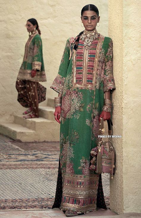 Long Kurti Patterns, Bridal 2023, Sabyasachi Mukherjee, Kaftan Designs, Kurta Neck Design, Bridal Lehengas, Simple Pakistani Dresses, Fancy Dress Design