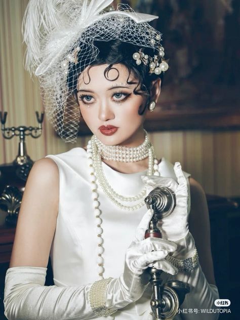 Speakeasy Makeup, Art Deco Aesthetic Outfit, Cabaret Fashion, Cabaret Outfit, Reference Photos For Artists, High Fashion Makeup, Orient Express, Vintage Makeup, Photoshoot Concept