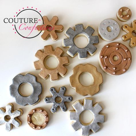 Old, beat up gears | Cookie Connection Gear Cake Ideas, Bike Cakes, Baking School, Dragon Cake, Robot Party, Cookie Connection, Iced Sugar Cookies, Winter Cookie, Dessert Decoration