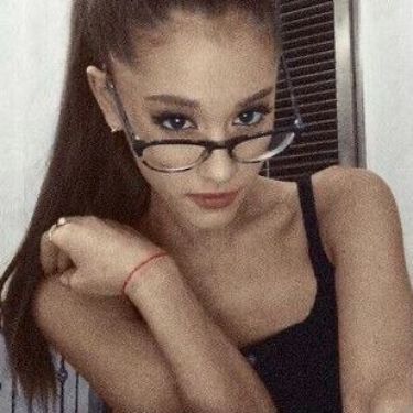 Ariana Grande Icon, Ideas Style, Home Ideas, Ariana Grande, A Woman, Style Inspiration, Wall