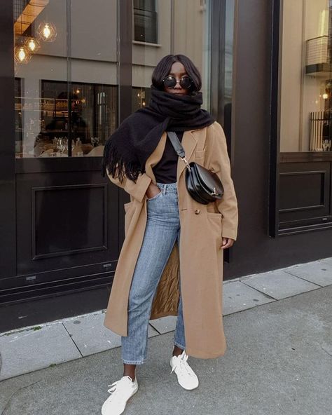 I'm Parisian, and These Are the Styling Tricks That Make Me Look More French Parisian Fall Outfits, Parisian Style Winter, French Girl Outfits, Parisian Outfits, Minimalist Moda, How To Wear Sneakers, Styling Tricks, Parisian Chic Style, Europe Outfits