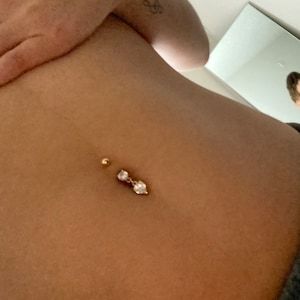 Belly Button Piercing Classy, Dangling Belly Button Piercing, Golden Belly Button Piercing, Dangly Belly Button Jewelry, Belly Button Rings Gold, Gold Hoop Belly Button Ring, Golden Belly Piercing, Gold Belly Button Piercing Aesthetic, Gold Navel Piercing