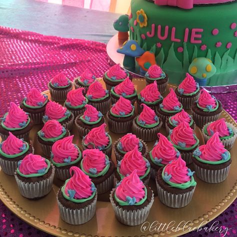 2nd Birthday Trolls Theme, Trolls Dessert Ideas, Troll Cupcake Ideas, Poppy Cupcakes Trolls, Poppy Birthday Cake Trolls, Poppy Themed Birthday, Poppy Trolls Birthday Cake, Trolls Snack Ideas, Princess Poppy Birthday Decorations