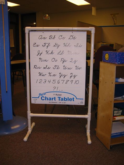 Homemade chart stand made from pvc pipe. You can make it to fit whatever size chart you want. Diy Anchor Chart Stand, Chart Stand Classroom, Pocket Chart Stand, Homeschool Room Organization, Classroom Anchor Charts, Teaching First Grade, Classroom Projects, Diy Classroom, Easels