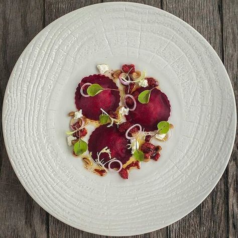 Beetroot Ravioli, Twice Cooked Pork, Gourmet Food Plating, Table D Hote, Goats Cheese, Food Tech, Fine Dining Recipes, Western Food, Food Presentation