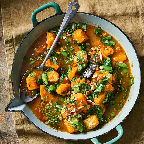 Flavour-packed, slow-cooked dishes are the simplest yet most satisfying and comforting meals. This rich Massaman curry made by my friend Dr. Rupy Aujla of The Doctor’s Kitchen can be made with meat or butternut squash. It takes on the spices really well and, with the extra veg, the dish has plenty of micronutrients. Greens, squash … Massaman Curry Recipe, Curry Paste Recipe, Massaman Curry Paste, Curry Recipes Vegetarian, Massaman Curry, Healthy Dinner Options, Paste Recipe, Vegetarian Curry, Kitchen Cookbook