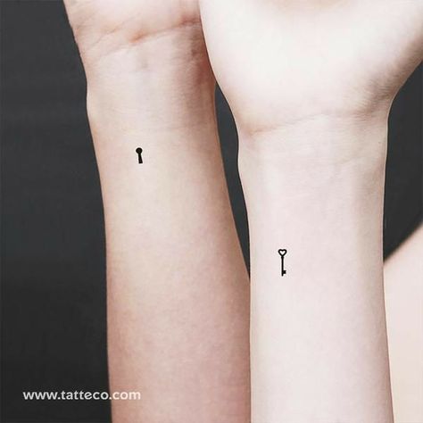 Small Key Tattoos, Key And Keyhole, Small Sister Tattoos, Tattoos Love, Tattoos Matching, Small Couple Tattoos, Petit Tattoo, Key Tattoos, Matching Sister Tattoos