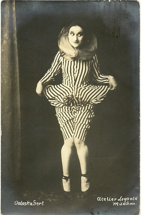 Valeska Gert Valeska Gert, Anita Berber, Cirque Vintage, Pierrot Clown, Circus Sideshow, Dark Circus, Vintage Pics, Night Circus, Vintage Clown