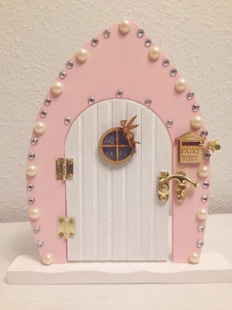 Christmas Fairy Doors Ideas, Fairy House Door, Opening Fairy Doors, Fairy Door Accessories, Diy Fairy Door, Fairy Lamps, Elf Door, Fairy Tree, Fairy Decor