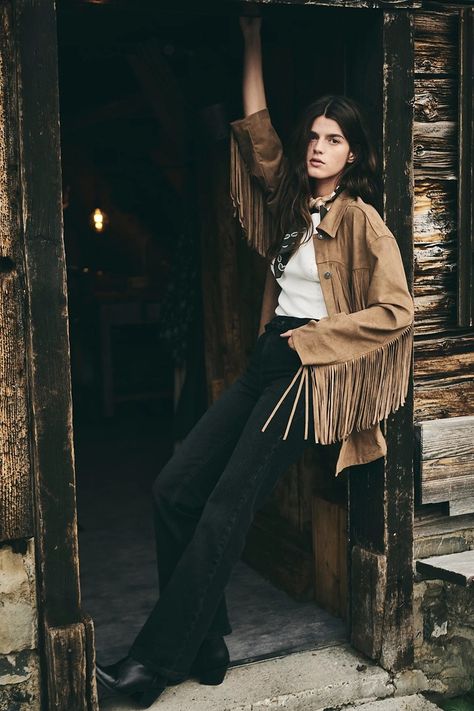 Fringe Jacket Outfit, Free People Fall, Free People Aesthetic, Fringe Clothing, Sporty Chic Style, Suede Outfit, Suede Fringe Jacket, Exclusive Shoes, Chic Blouses