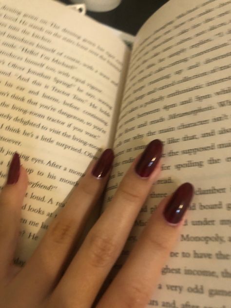 Downtown Girl Nails Aesthetic, Book Aesthetic Autumn, Downtown Nails, Downtown Girl Nails, Red Nails Aesthetic, Reading Book Aesthetic, Cherry Girl, Aesthetic Reading, Dark Red Nails