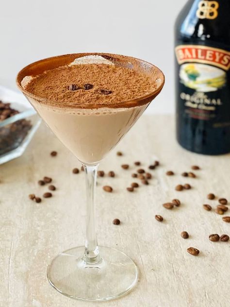 Espresso Martini with Baileys - Aubrey's Kitchen Recipes With Baileys, Espresso Martini With Baileys, Christmas Holiday Drinks, Creamy Espresso Martini, Martini With Baileys, Chocolate Martini Recipe, Baileys Drinks, Martini Recipes Vodka, White Chocolate Liqueur