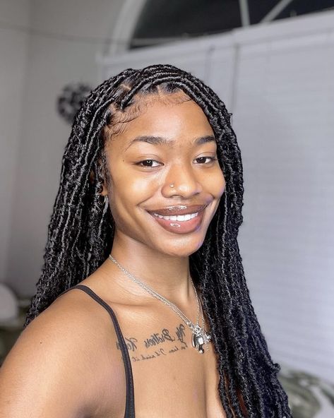 Braided Hairstyles For Black Women Locks, Soft Locs Side Part, Soft Locs With Dramatic Edges, Faux Soft Locs Hairstyles, Old Faux Locs Hairstyles, Faux Locs Side Part, Fox Locks Braids Faux Locs, Hair Locs, Faux Locs Small Size