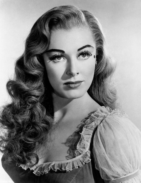 Eleanor Parker, 50s Hairstyles, 1940s Hairstyles, Red Carpet Hair, Hollywood Hair, Retro Beauty, Actrices Hollywood, Hollywood Glam, Will Turner