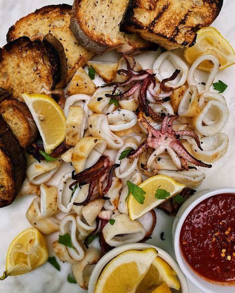 Grilled Calamari, Simple Appetizer, Calamari Recipes, Grilled Squid, Squid Recipes, Summertime Salads, Fried Calamari, Calamari, Steak Recipes