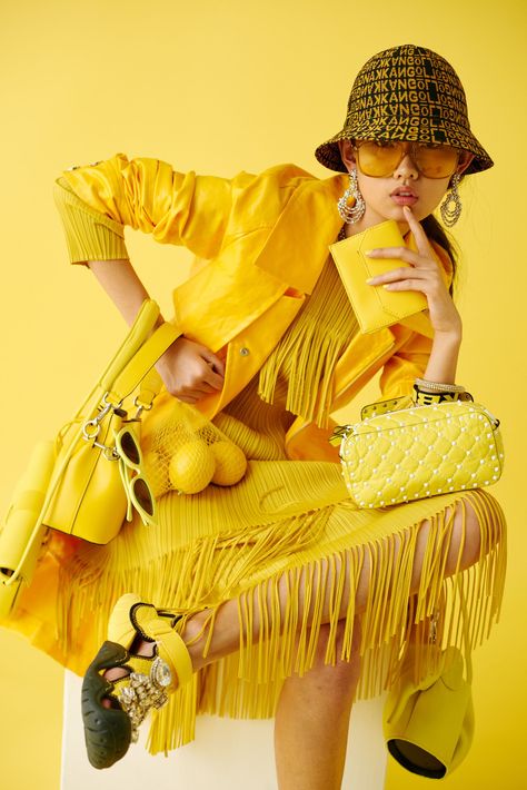 Bright Yellow, The Colour Which Has Come To Define Gen Z- ellemag Shooting Studio, Jeans Claro, Yellow Outfit, Yellow Aesthetic, Mode Inspo, Yellow Fashion, Gen Z, Mellow Yellow, Shades Of Yellow