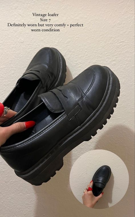 Unisex Shoes Loafers, Shoes For School Uniforms, School Loafers, Black School Shoes, Fashion Walk, Pretty Shoes Sneakers, Cute Shoes Heels, Black Loafers, Unisex Shoes