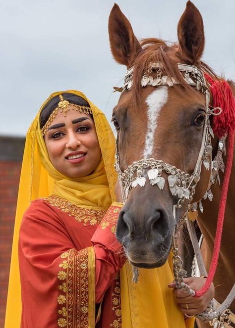 Beauty and Beauty, OMAN Oman Women Fashion, Oman People, Oman Culture, Oman Women, Sultanate Of Oman, Safe Travels, National Day, Safe Travel, People Of The World