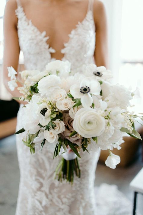 Botanical Bridesmaid Bouquet, Black And White Bride Bouquet, Chic Wedding Flowers, Wedding Flowers Bridesmaids, White Floral Bouquets, Wythe Hotel Wedding, Bermuda Wedding, Heather Wedding, Modern Bridal Bouquets