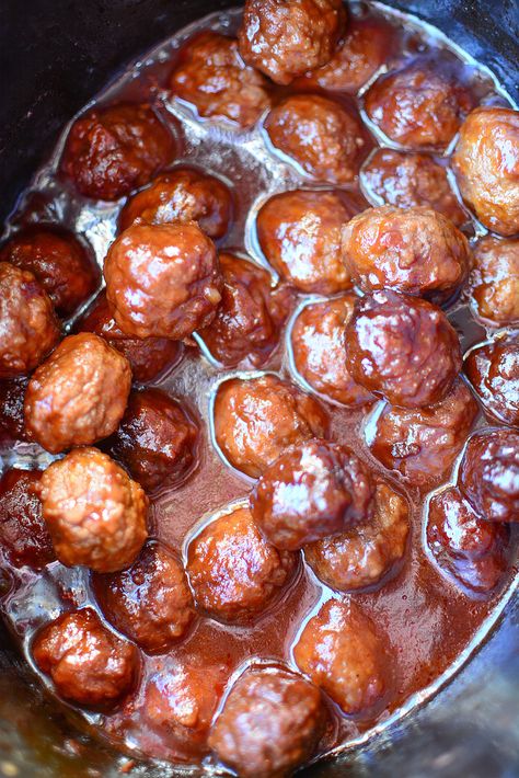 3 Ingredient Sweet & Spicy Crock Pot Meatballs! - My Incredible Recipes Frozen Meatballs Crockpot, Cooking Frozen Meatballs, Meatballs Recipes, Meatball Recipes Crockpot, Recipes Spicy, Crockpot Appetizers, Spicy Meatballs, Appetizer Meatballs, Crock Pot Meatballs