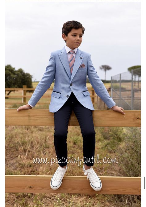 Blue Tuxedo Wedding, Creative Photography Poses, Confirmation Dresses, Boys First Communion, Blue Tuxedos, Boys Wear, First Communion