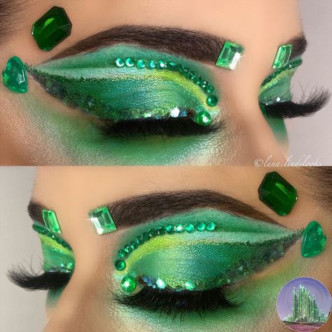 Diy Emerald City, Emerald City Makeup, Emerald City Theme Outfit, Wicked Emerald City, Wicked Inspired Makeup, Wizard Of Oz Costume Ideas For Women, Ozian Costume, Elfaba Wicked, Wizard Of Oz Makeup Ideas