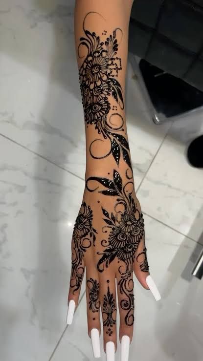 Henna Designs Arm, Henna Flower Designs, Cute Henna Designs, Cute Henna Tattoos, Henna Style Tattoos, Jagua Henna, Red Henna, Henna Nails, Cute Henna