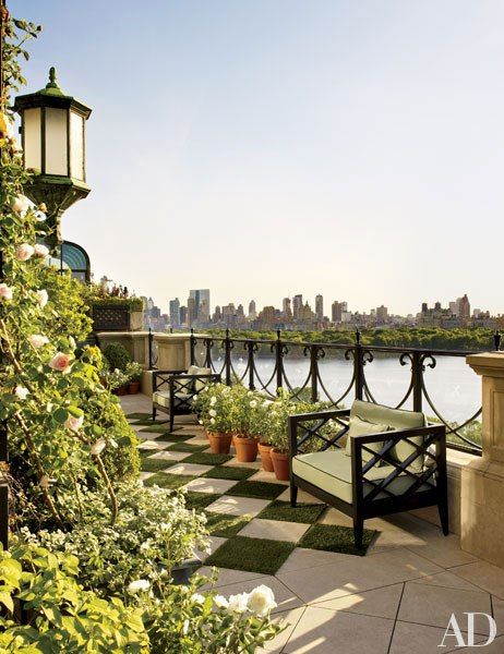 On the terrace of Bette Midler's New York apartment, ‘Alchemist’ climbing roses flourish Penthouse Terrace, Manhattan Penthouse, Nyc Penthouse, New York Penthouse, Houses Architecture, Apartment Terrace, Bette Midler, Apartment Patio, New York Apartment