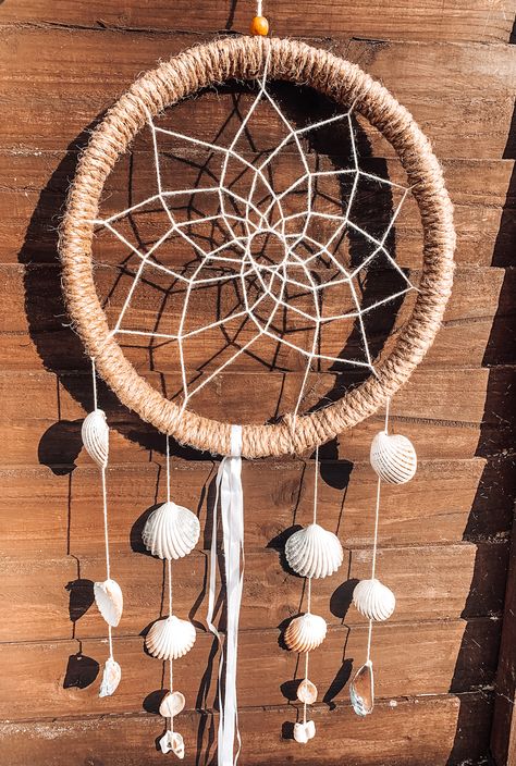 Shell Decorations, Handmade Dreamcatcher, Dream Catcher Diy, Diy Crafts Hacks, Seashell Crafts, Diy Creative Crafts, Crafts Hacks, Shell Art, Shell Crafts