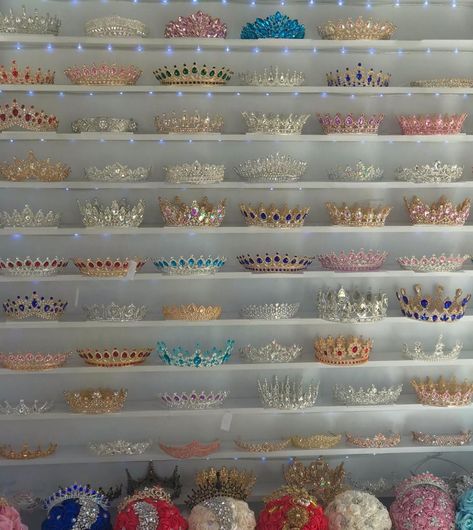 Prom Queen Crown Aesthetic, Aesthetic Crown Queens, Royalty Aesthetic Crown, Pageant Crown Aesthetic, Princess Tiara Aesthetic Gold, Pageant Aesthetic, Pageant Sashes, Pageant Mom, Glitz Pageant