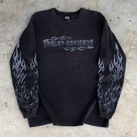 Vintage Harley Davidson Chrome Flame Long sleeve shirt via @chopper_shirt_style Harley Davidson Long Sleeve, Vintage Harley Davidson Shirt, Harley Davidson Clothing, Vegas Style, Harley Davidson Tee, Street Style Outfits Men, Guys Clothing Styles, Harley Davidson Shirt, Vintage Harley Davidson