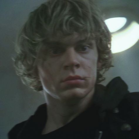 tate langdon icons 💃 : #ahs #evanpeters #tatelangdon #americanhorrorstory #icon #icons Tate Langdon Icons, Ahs Tate, Tate London, Tate Langdon, Story Aesthetic, Holy Moly, Evan Peters, Horror Story, American Horror