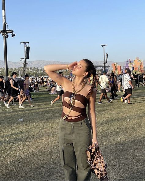 Instagram story Lollapalooza Outfit Summer Festival, Fall Music Festival Outfit, Camp Flog Gnaw Outfits, Casual Rave Outfits, Rolling Loud Outfits, Arenal Sound, Music Midtown, Lollapalooza Outfit, Coachella 2024