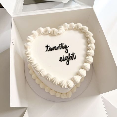 28th Birthday Cake, Heart Birthday Cake, Vintage Birthday Cakes, Birthday Ideas For Her, Birthday Dinner Party, Custom Birthday Cakes, Funny Birthday Cakes, 28th Birthday, Mini Cakes Birthday