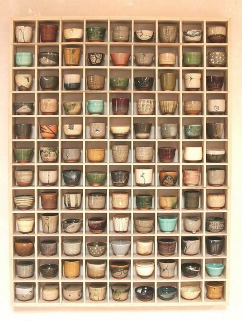 Pottery Display, Mug Display, Japanese Tea Cups, Tassen Design, Japanese Tea Ceremony, Japanese Pottery, Ceramic Studio, Japanese Ceramics, Japanese Tea