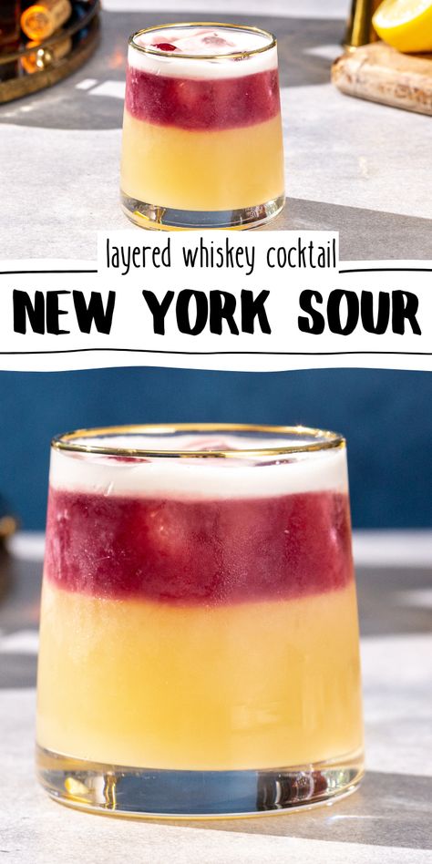 Side view of a New york Sour cocktail in a gold-rimmed lowball glass. Text overlay reads "layered whiskey cocktail - new york sour". There are two images of the drink, a small image on top and a larger image at the bottom. Wine Float Cocktail, New York Whiskey Sour, New York Sour Recipe, Rye Whiskey Cocktail Recipes, Rye Whiskey Cocktail, Simple Drinks, Wine Float, New York Sour, Layered Cocktails