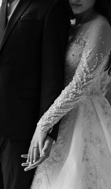 Couple Wedding Photos, Straight Gown, Wedding Preparation Photos, Wedding Photography Detail Shots, Dress Elegantly, Bride Looks, Wedding Portrait Poses, Wedding Photoshoot Props, Bride Photoshoot