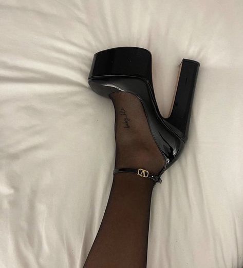 ؘ on Twitter: "valentino garavani platform heels… " Platform Heels Aesthetic, Platform Heels Outfit, Versace Heels, Valentino Heels, Heels Aesthetic, Dr Shoes, Heels Outfits, Black Platform Heels, Aesthetic Shoes