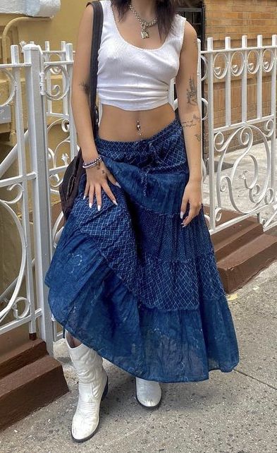 Long Blue Skirt Outfit Aesthetic, Flowy Skirt Aesthetic, Pub Crawl Outfit, Long Flowy Skirt Outfit, Boho Skirt Outfit, Blue Maxi Skirt Outfit, Flowy Skirt Outfit, Flowy Outfit, Blue Skirt Outfits