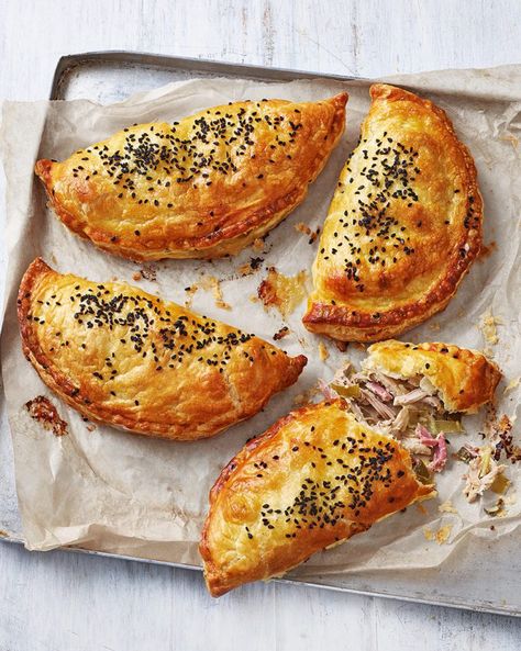 Chicken, leek and ham pasties Meat Pasties Recipes, Chicken Pasties Recipes, Pasty Filling Ideas, Puff Pasty Recipe, Easy Chicken Leg Recipes, Chicken Pie Recipe Easy, Dinner Ideas Easy Chicken, Air Fryer Chicken Meatballs, Vegetarian Pasties