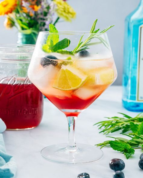 How to Make a Shrub Drink – A Couple Cooks Shrub Drink, Liqueur Cocktails, Cocktail Punch, Fruit Shrub, Vodka Sour, Drinks Refreshing, Sour Drink, Best Fish Recipes, Blueberry Mojito