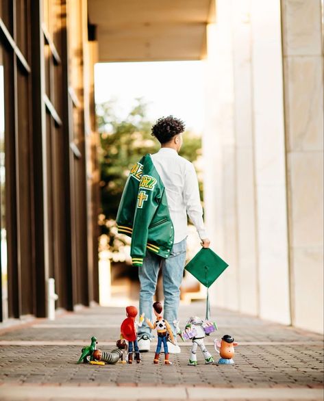 Lego Senior Pictures, Senior Pics At Disney World, 5th Grade Photo Shoot, Boys Graduation Photo Ideas, Toy Story Senior Pictures, Boy Graduation Picture Ideas, Toy Story Graduation Pictures, Senior And Kindergarten Pictures, Boys Graduation Pictures