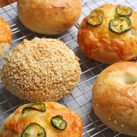 Overnight New York Style Bagel Recipe • The Candid Cooks Overnight Bagels, Overnight Bagel Recipe, Asiago Bagels, Bagel Board, New York Style Bagels, New York Bagels, Bagels Recipe, Plain Bagel, New York Bagel