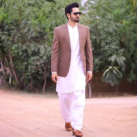 104.5k Likes, 1,502 Comments - Danish Taimoor (@danishtaimoor16) on Instagram: “DEEWANGI  Watch the 36th episode tonight at 8pm only on #Geo Its a 7th sky presentation produced by…” Marriage Dress For Men, Best Wedding Suits For Men, Muslim Men Clothing, Man Dress Design, Indian Wedding Clothes For Men, Danish Taimoor, Kurta Pajama Men, Groom Dress Men, Wedding Dresses Men Indian