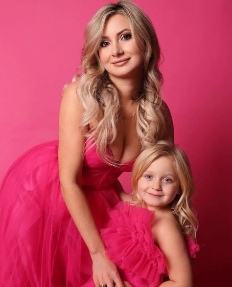 Mother And Daughter Dresses, Mommy Daughter Dates, Mother Daughter Dresses Matching, 21st Birthday Photoshoot, Bday Party Theme, Mother Daughter Dress, Pink Blanket, Photoshoot Idea, Mommy Daughter