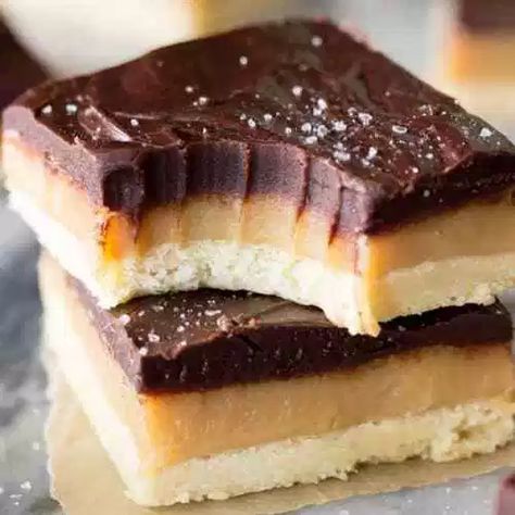 Millionaire's Shortbread - Sugar Spun Run Millionaire Cake, Millionaire's Shortbread, Millionaire Shortbread, Buttery Shortbread, Butter Bars, Shortbread Recipes, Rich Desserts, Shortbread Crust, Peanut Butter Bars